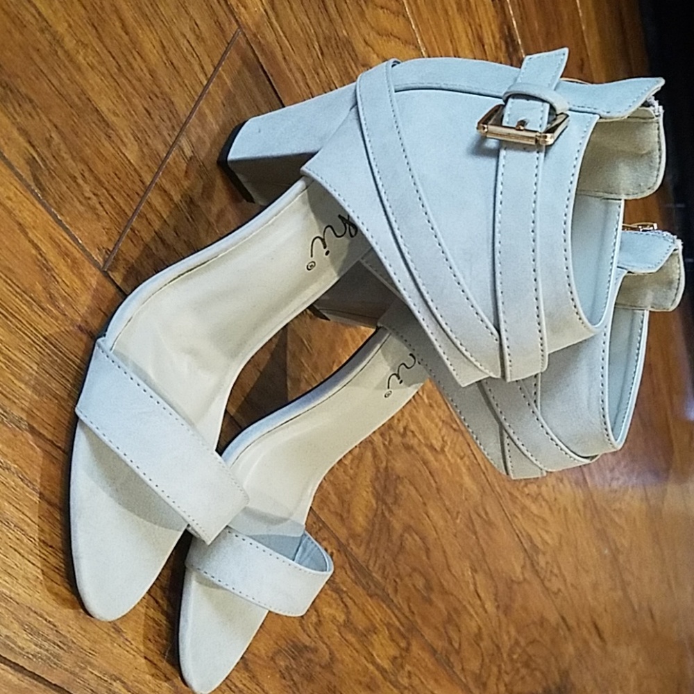 Machi Heels - Picture 2 of 7